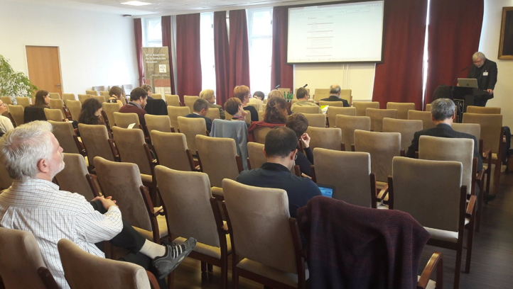 1. ábra -- Holl András megnyitó beszéde a THOR Bootcampen (A kép forrás a THOR project Twitter oldala)